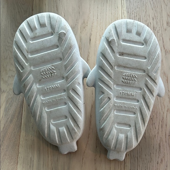 Child Shark Slides (size 10C) - Picture 2 of 3